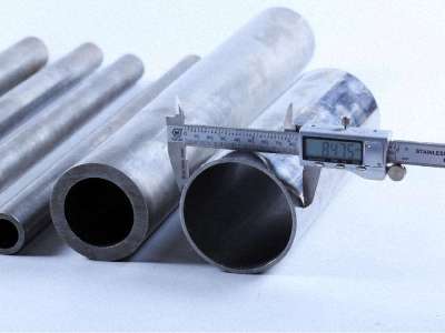 使用精密管有專(zhuān)家現(xiàn)場(chǎng)指導(dǎo)服務(wù)，施工無(wú)憂(yōu)！